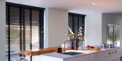 Houten jaloezieen kleuren