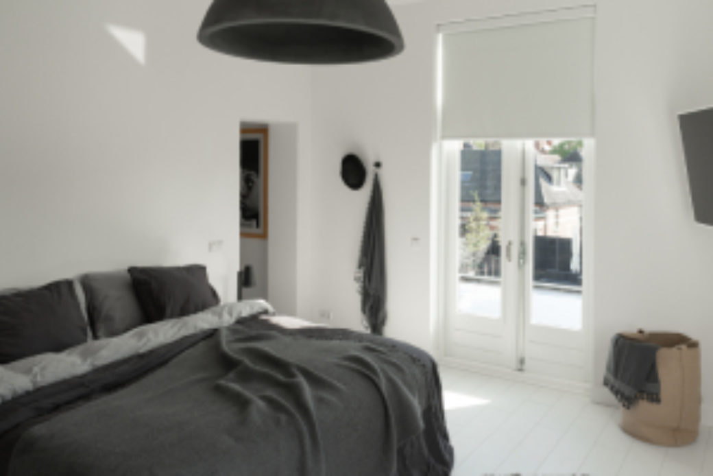 Raamdecoratie schoonmaken rolgordijn 1