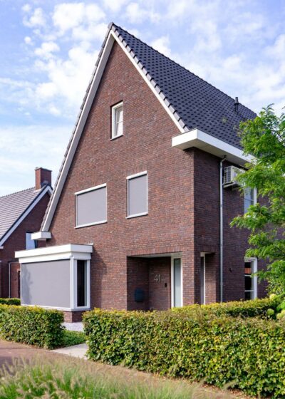 Terras met zonnescherm