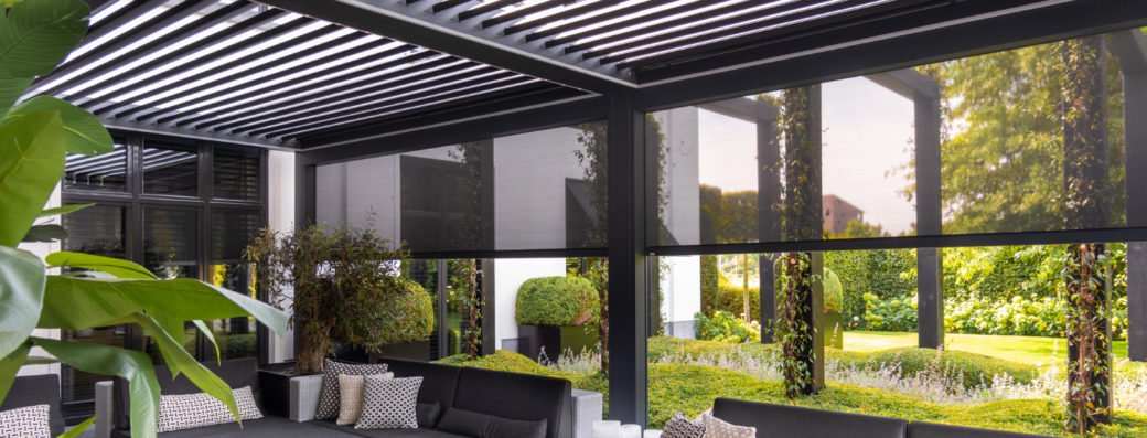 aluminium overkapping met zonwering ritsscreens