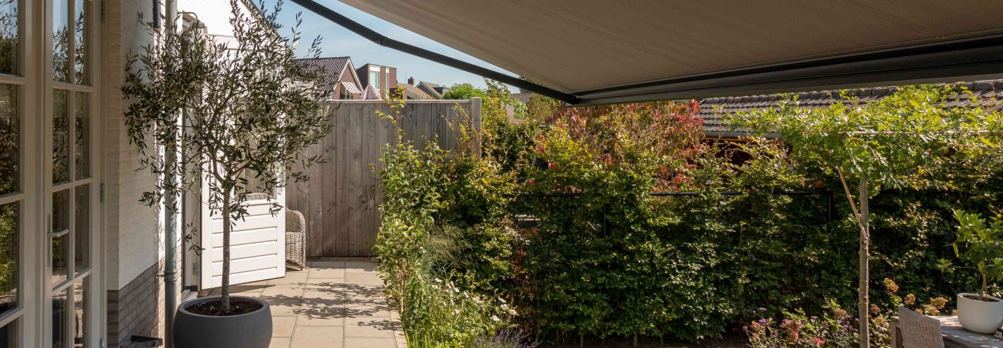 Knikarmscherm zonnescherm