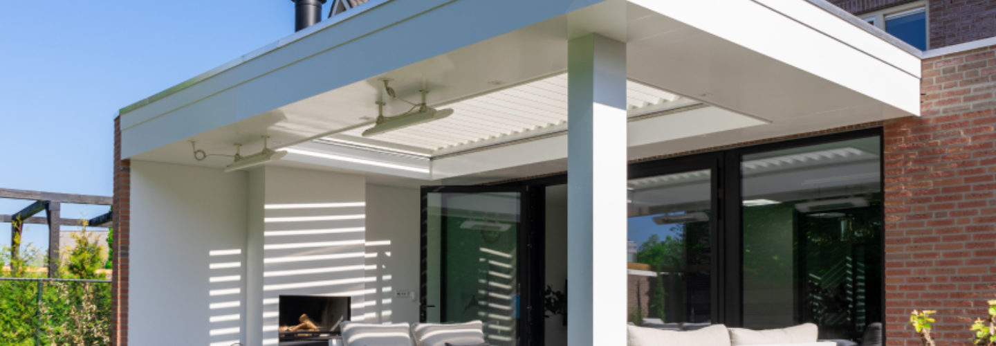 zonwering op maat terrasoverkapping met lamellen V870 Arezzo wit inbouw type 6 1