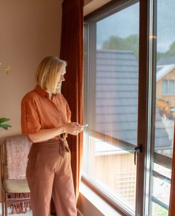 24 V550 Ritzscreen Solar Nannett