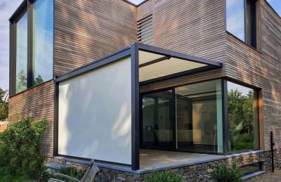 Pergolazonwering Tumba met screen grijs 3 resized hoogwaardig aluminium