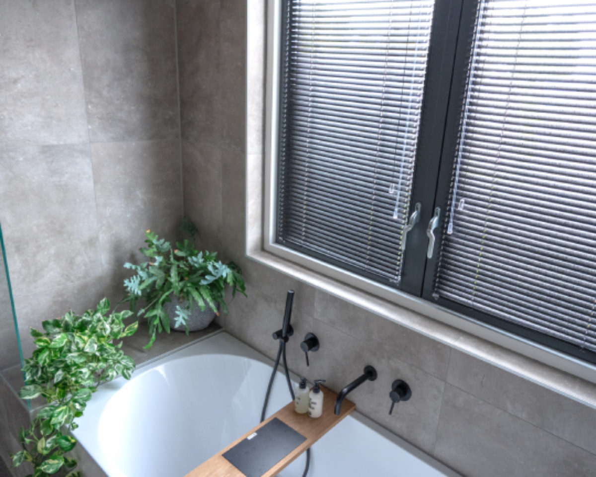 Eigenlijk Mus Panda Deze typen raamdecoratie zijn geschikt voor de badkamer | Verano